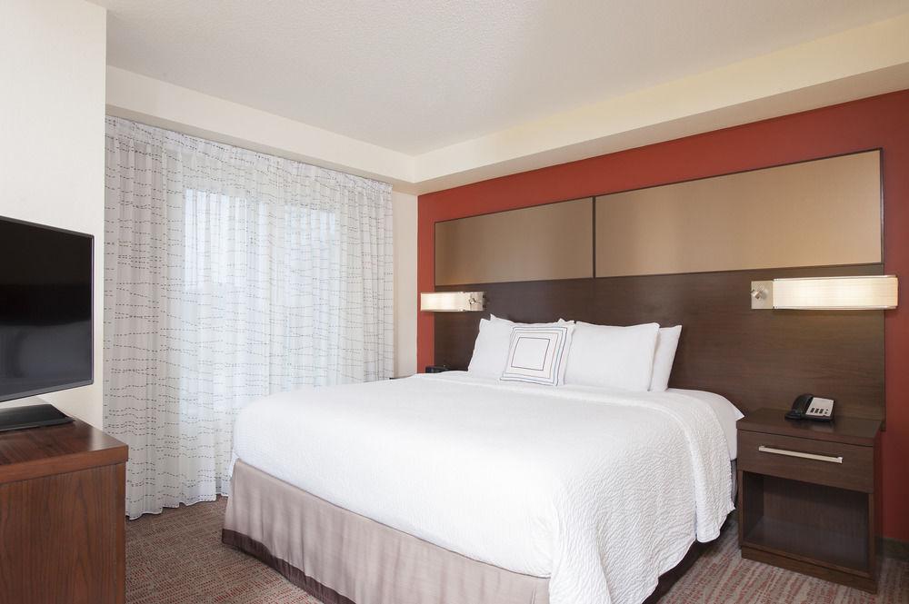 Residence Inn By Marriott Bloomington Bagian luar foto