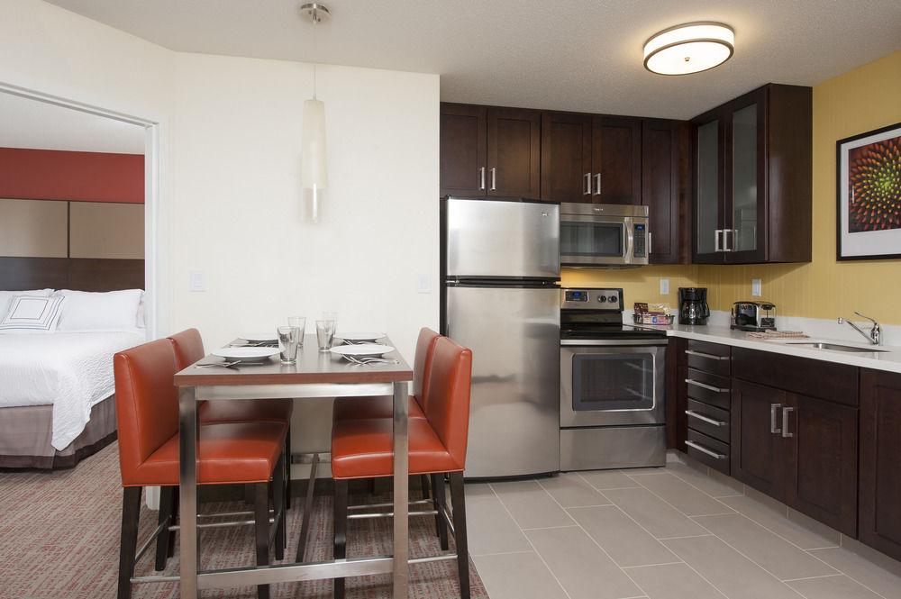Residence Inn By Marriott Bloomington Bagian luar foto