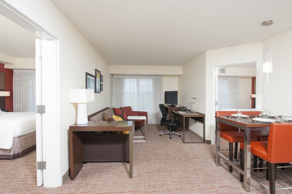Residence Inn By Marriott Bloomington Bagian luar foto