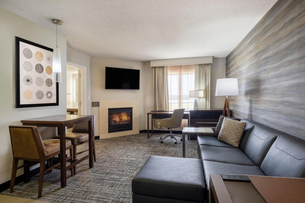 Residence Inn By Marriott Bloomington Bagian luar foto