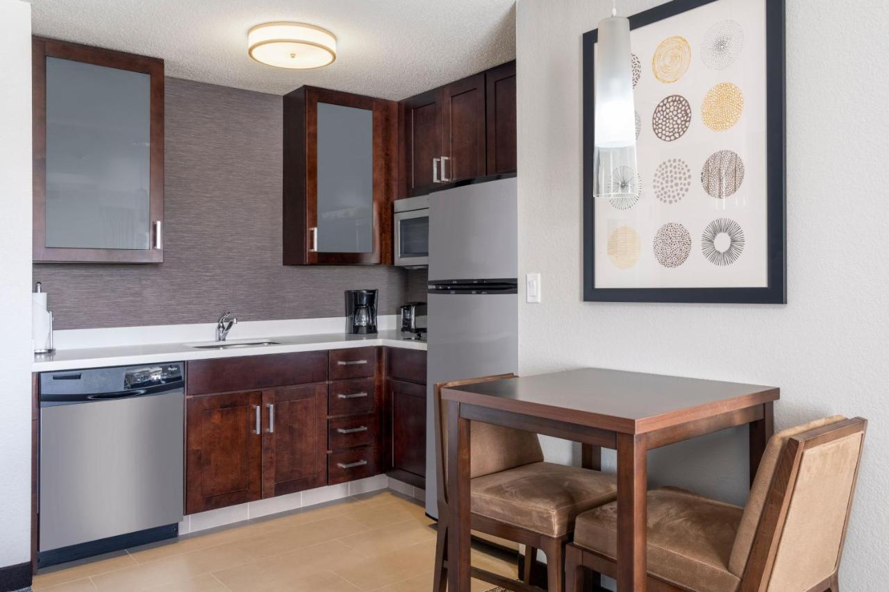 Residence Inn By Marriott Bloomington Bagian luar foto
