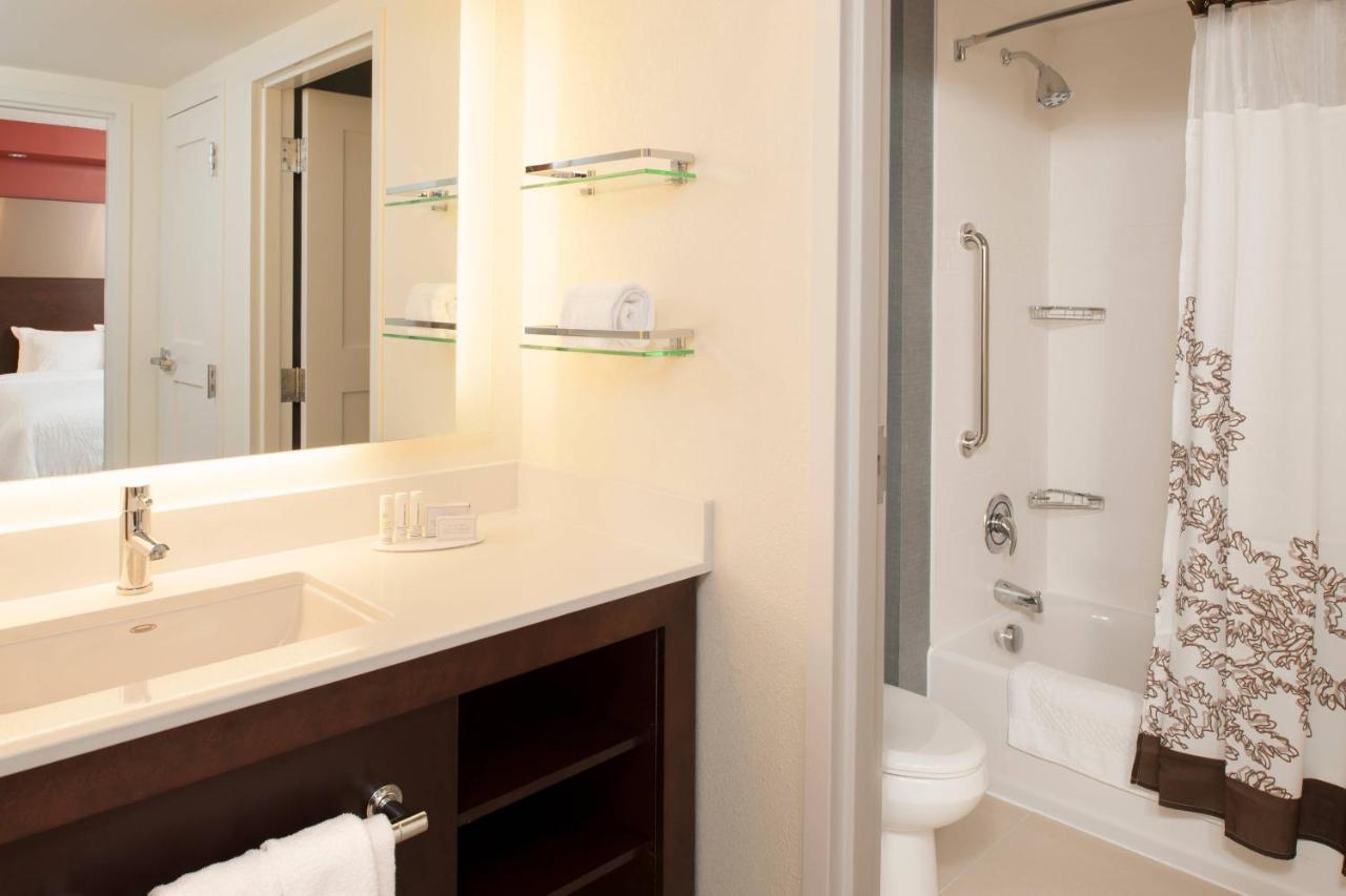 Residence Inn By Marriott Bloomington Bagian luar foto