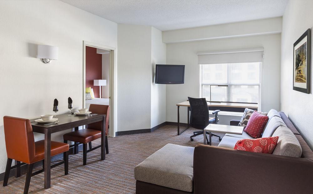 Residence Inn By Marriott Bloomington Bagian luar foto