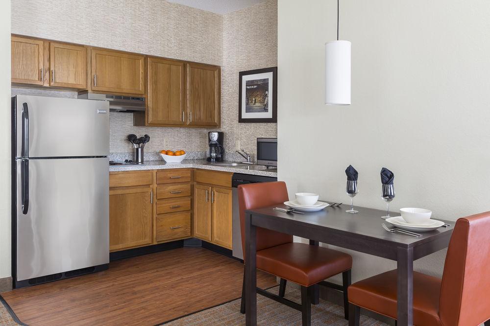 Residence Inn By Marriott Bloomington Bagian luar foto