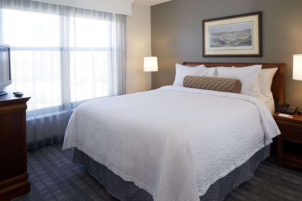 Residence Inn By Marriott Bloomington Bagian luar foto