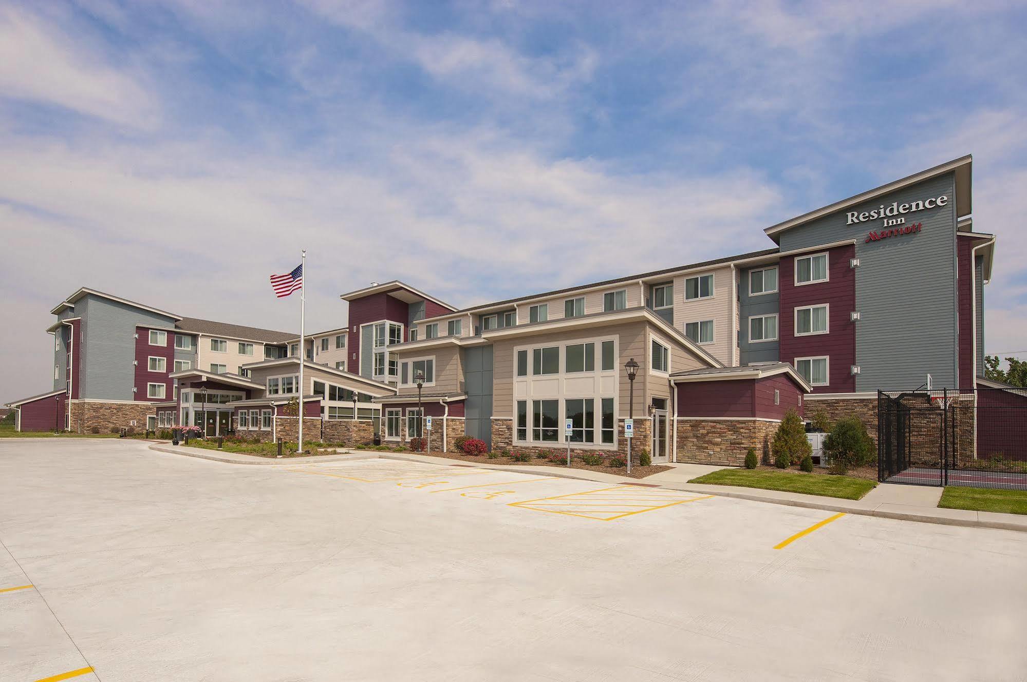Residence Inn By Marriott Bloomington Bagian luar foto
