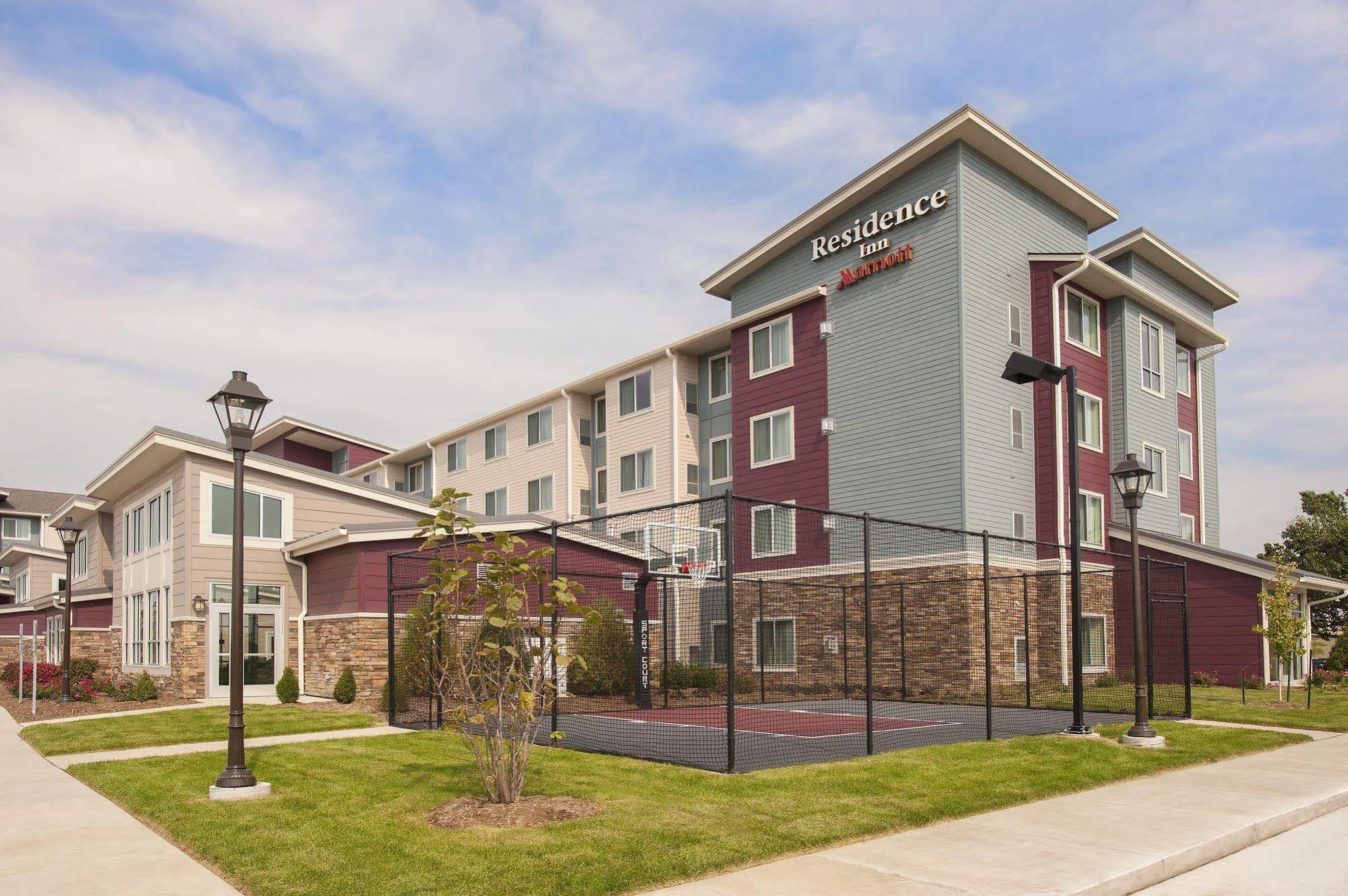 Residence Inn By Marriott Bloomington Bagian luar foto
